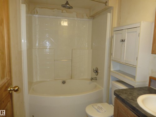 53 Willow Park Estates, Leduc, AB - Indoor Photo Showing Bathroom