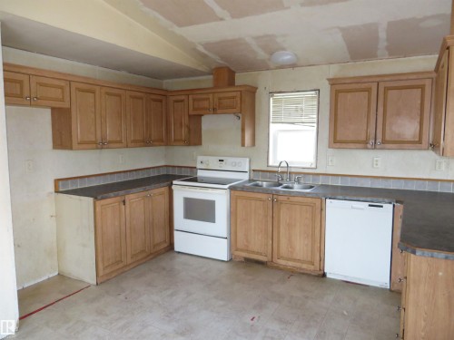53 Willow Park Estates, Leduc, AB - Indoor Photo Showing Kitchen With Double Sink