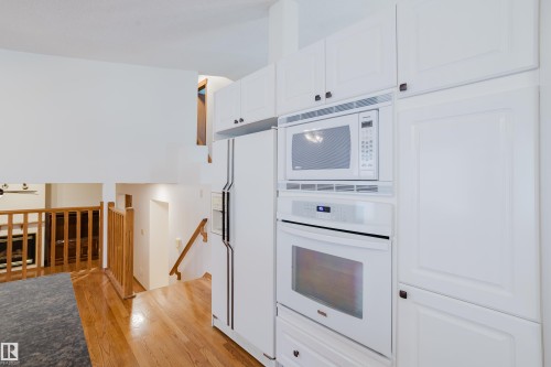 535 Pardee Bay Bay, Edmonton, AB - Indoor Photo Showing Kitchen