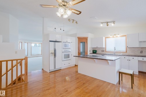 535 Pardee Bay Bay, Edmonton, AB - Indoor Photo Showing Kitchen