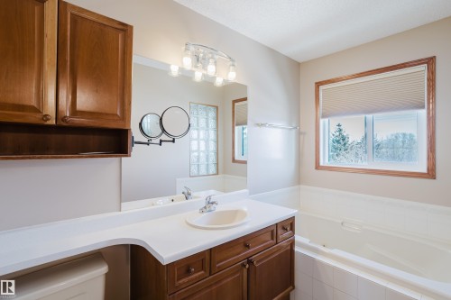 535 Pardee Bay Bay, Edmonton, AB - Indoor Photo Showing Bathroom