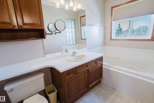 535 Pardee Bay Bay, Edmonton, AB - Indoor Photo Showing Bathroom