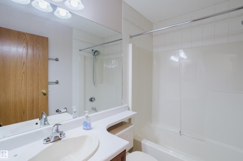 535 Pardee Bay Bay, Edmonton, AB - Indoor Photo Showing Bathroom