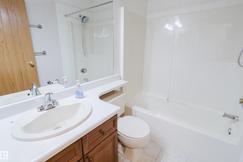 535 Pardee Bay Bay, Edmonton, AB - Indoor Photo Showing Bathroom