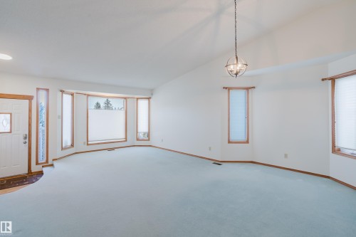 535 Pardee Bay Bay, Edmonton, AB - Indoor Photo Showing Other Room