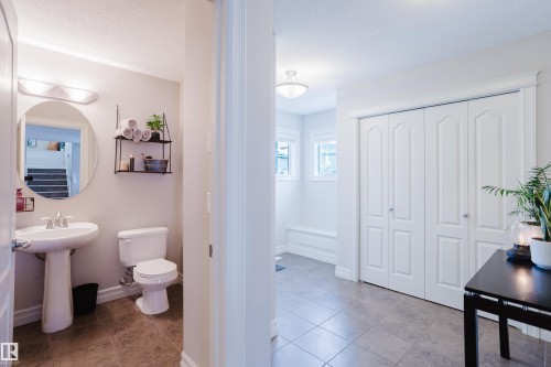 1740 59 Street, Edmonton, AB - Indoor Photo Showing Bathroom