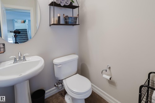 1740 59 Street, Edmonton, AB - Indoor Photo Showing Bathroom