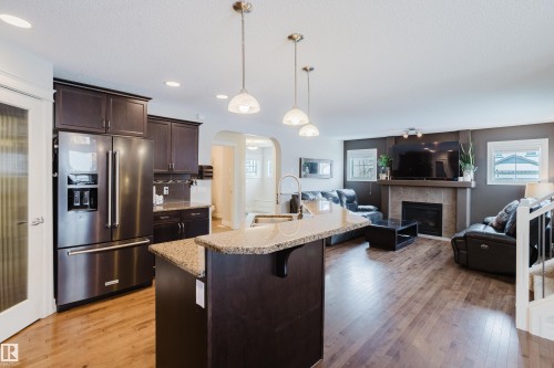 1740 59 Street, Edmonton, AB - Indoor Photo Showing Kitchen With Upgraded Kitchen