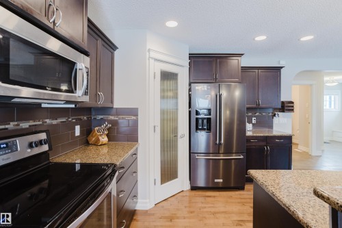 1740 59 Street, Edmonton, AB - Indoor Photo Showing Kitchen With Upgraded Kitchen