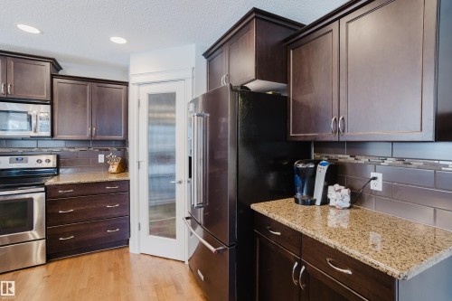1740 59 Street, Edmonton, AB - Indoor Photo Showing Kitchen