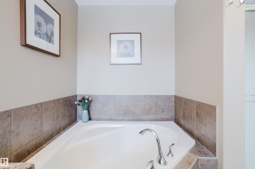 1740 59 Street, Edmonton, AB - Indoor Photo Showing Bathroom