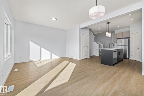 110 Honeysuckle Green, Leduc, AB - Indoor Photo Showing Kitchen
