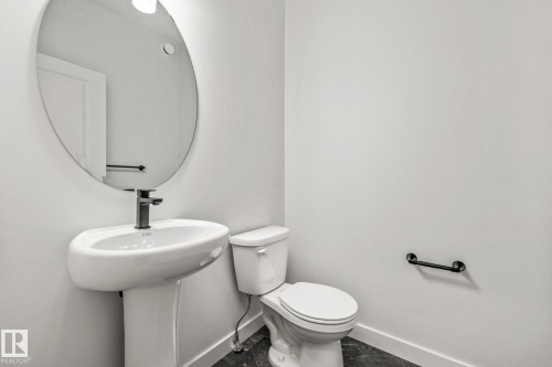 110 Honeysuckle Green, Leduc, AB - Indoor Photo Showing Bathroom