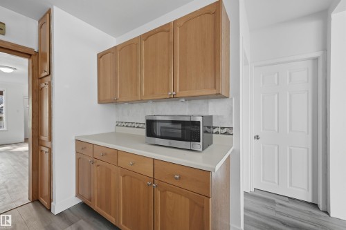 9848 87 Avenue, Edmonton, AB - Indoor Photo Showing Kitchen