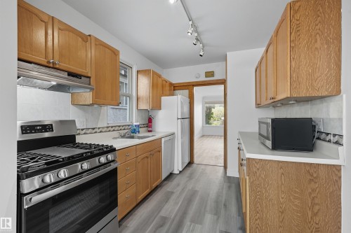 9848 87 Avenue, Edmonton, AB - Indoor Photo Showing Kitchen