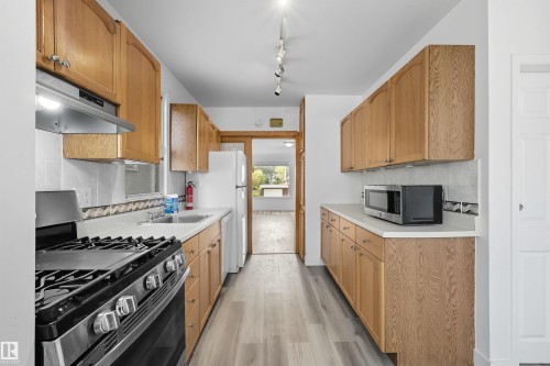 9848 87 Avenue, Edmonton, AB - Indoor Photo Showing Kitchen