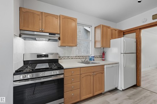 9848 87 Avenue, Edmonton, AB - Indoor Photo Showing Kitchen