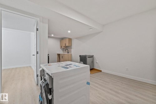 112 Honeysuckle Green, Leduc, AB - Indoor Photo Showing Laundry Room