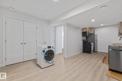 112 Honeysuckle Green, Leduc, AB - Indoor Photo Showing Laundry Room