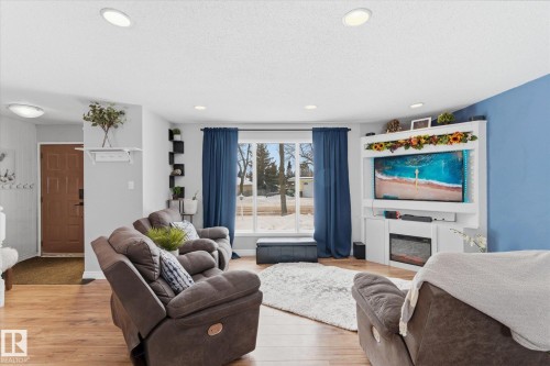29 Laydon Drive, St. Albert, AB - Indoor Photo Showing Living Room