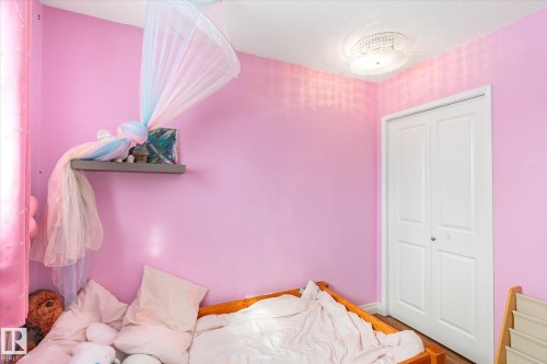 29 Laydon Drive, St. Albert, AB - Indoor Photo Showing Bedroom