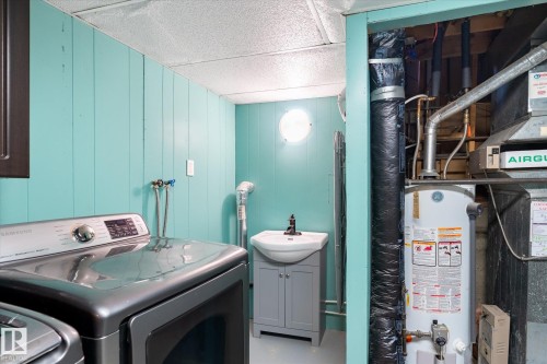 29 Laydon Drive, St. Albert, AB - Indoor Photo Showing Laundry Room