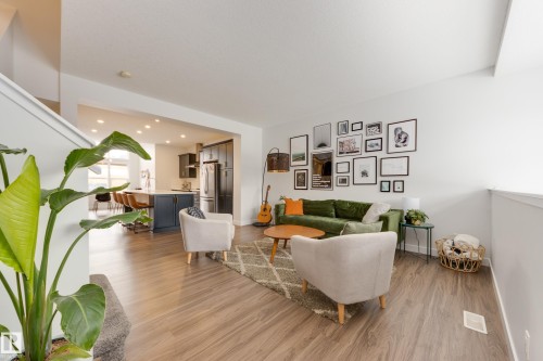22341 93A Avenue, Edmonton, AB - Indoor Photo Showing Living Room