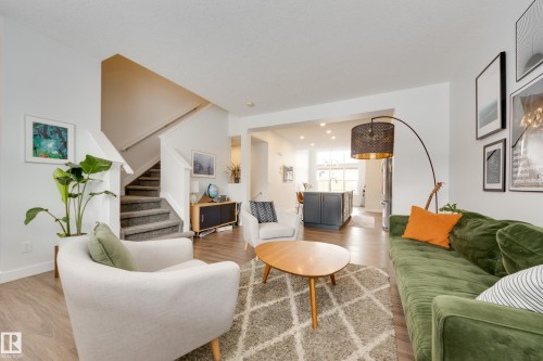 22341 93A Avenue, Edmonton, AB - Indoor Photo Showing Living Room