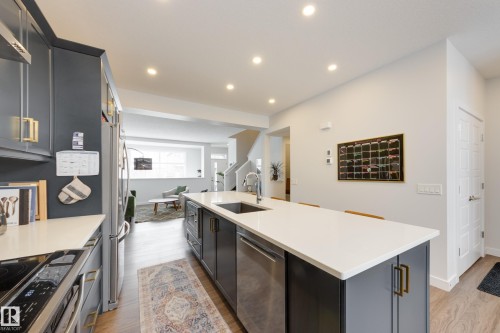 22341 93A Avenue, Edmonton, AB - Indoor Photo Showing Kitchen