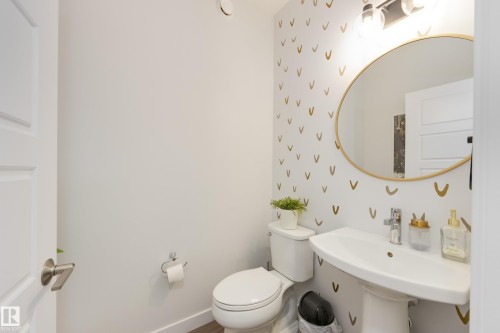 22341 93A Avenue, Edmonton, AB - Indoor Photo Showing Bathroom