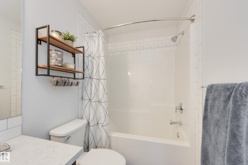 22341 93A Avenue, Edmonton, AB - Indoor Photo Showing Bathroom