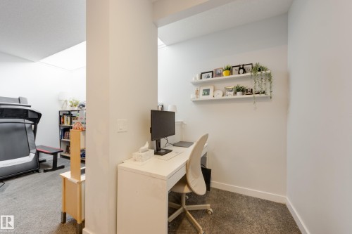 22341 93A Avenue, Edmonton, AB - Indoor Photo Showing Office