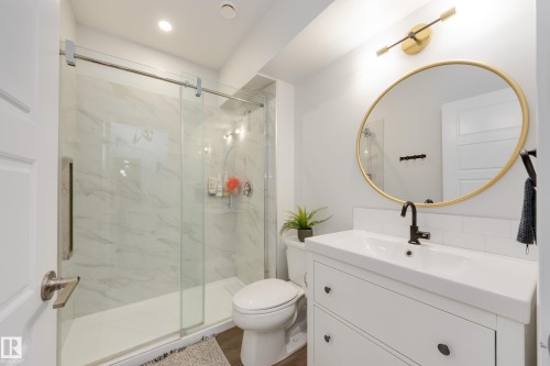 22341 93A Avenue, Edmonton, AB - Indoor Photo Showing Bathroom