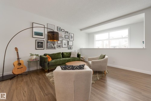 22341 93A Avenue, Edmonton, AB - Indoor Photo Showing Living Room