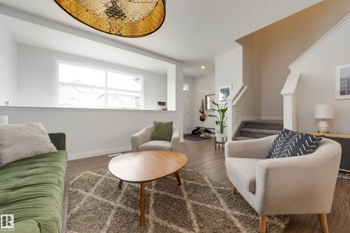 22341 93A Avenue, Edmonton, AB - Indoor Photo Showing Living Room