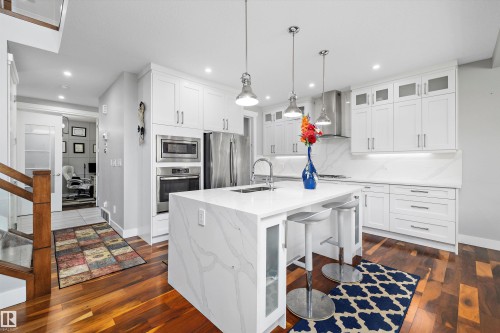 3380 Chickadee Drive, Edmonton, AB - Indoor Photo Showing Kitchen With Upgraded Kitchen