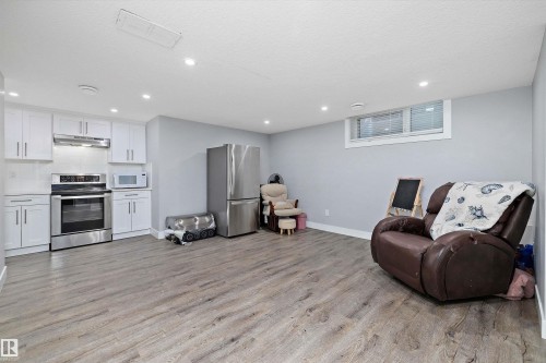 3380 Chickadee Drive, Edmonton, AB - Indoor