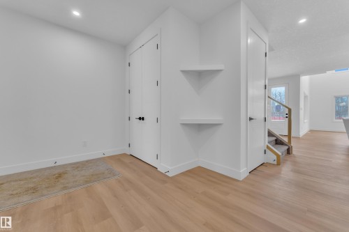 127 24 Street, Edmonton, AB - Indoor Photo Showing Other Room