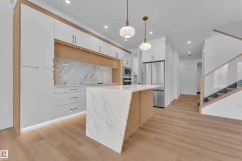 127 24 Street, Edmonton, AB - Indoor Photo Showing Kitchen
