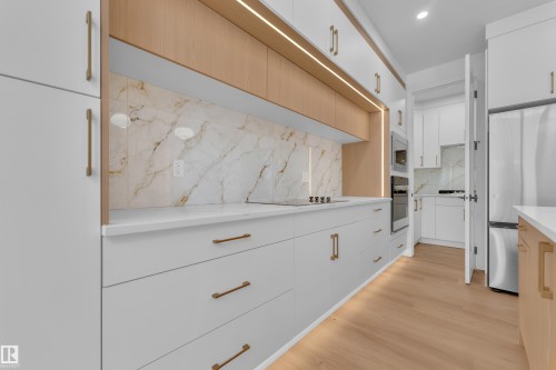 127 24 Street, Edmonton, AB - Indoor Photo Showing Kitchen