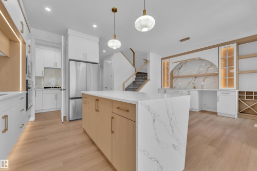 127 24 Street, Edmonton, AB - Indoor Photo Showing Kitchen