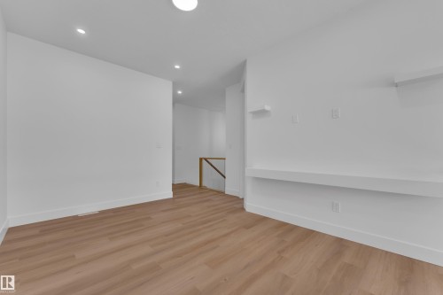 127 24 Street, Edmonton, AB - Indoor Photo Showing Other Room