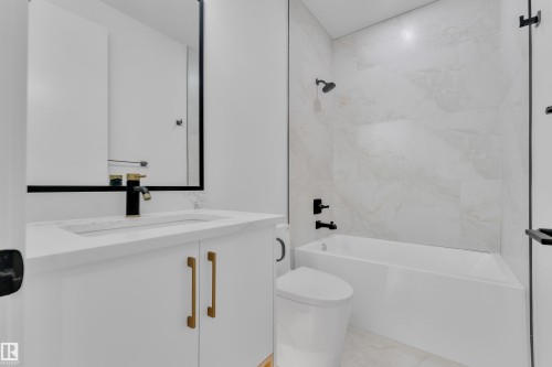 127 24 Street, Edmonton, AB - Indoor Photo Showing Bathroom