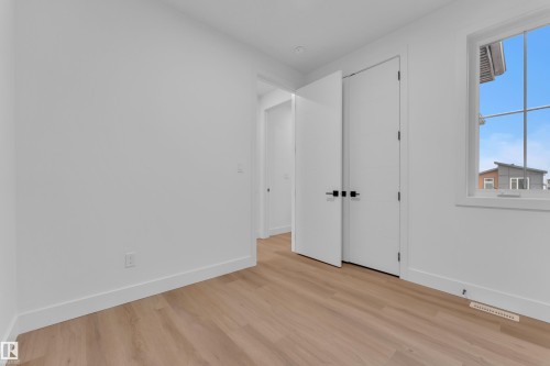 127 24 Street, Edmonton, AB - Indoor Photo Showing Other Room