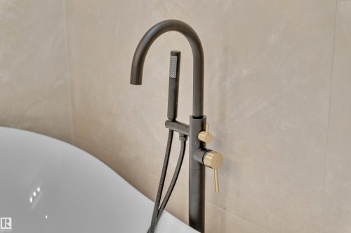 127 24 Street, Edmonton, AB - Indoor Photo Showing Other Room