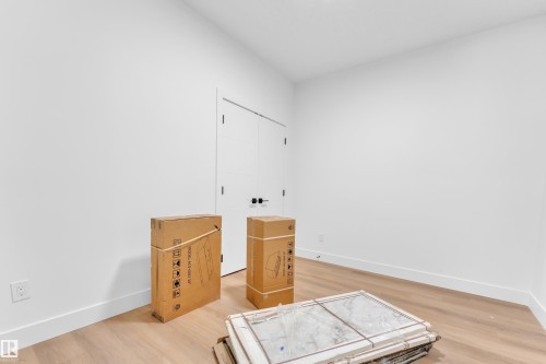 127 24 Street, Edmonton, AB - Indoor Photo Showing Other Room