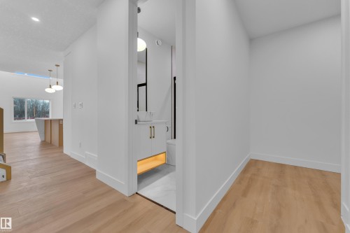 127 24 Street, Edmonton, AB - Indoor Photo Showing Other Room