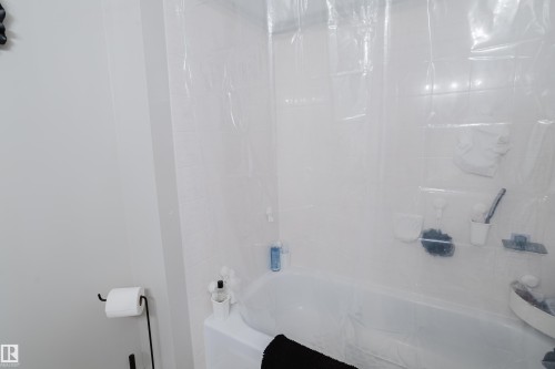 310 8907 106A Avenue, Edmonton, AB - Indoor Photo Showing Bathroom