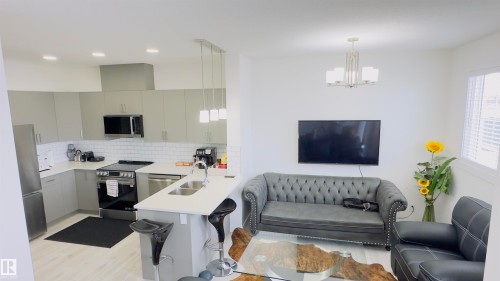 21 7110 Keswick Common, Edmonton, AB - Indoor