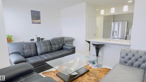 21 7110 Keswick Common, Edmonton, AB - Indoor Photo Showing Living Room
